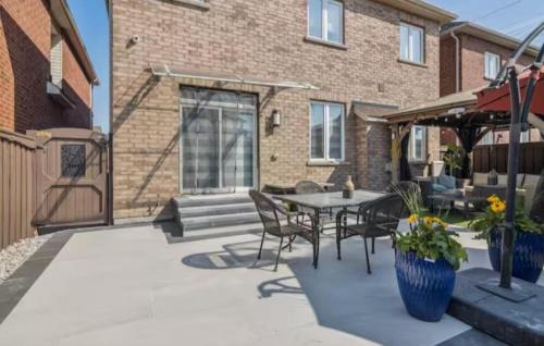 Mount Pleasant Apartment | Comfortable & Cozy 2BR Hideaway Basement Appartment
