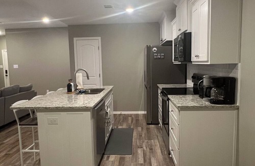 Beebe House | Comfortable & Cozy Private Bed New ConstructionnHouse w/Privacy Fence Backyard