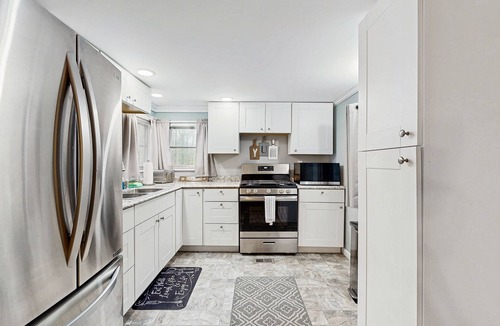 Bridgewater Corners House | Comfortable dog-friendly home w/pond view, deck, gas grill, wifi, TVs, kitchen
