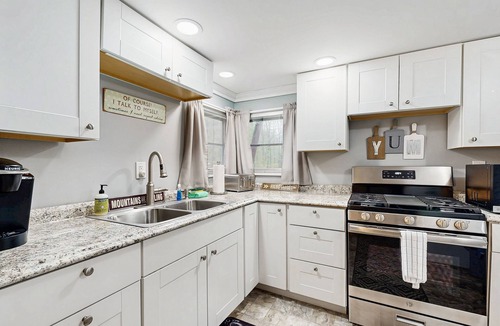 Bridgewater Corners House | Comfortable dog-friendly home w/pond view, deck, gas grill, wifi, TVs, kitchen