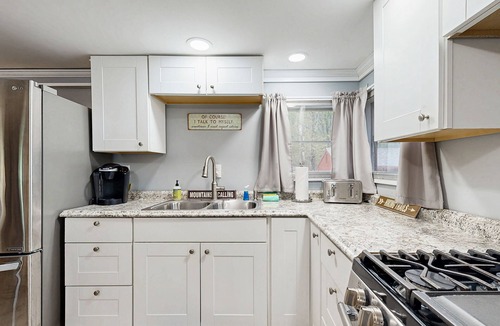 Bridgewater Corners House | Comfortable dog-friendly home w/pond view, deck, gas grill, wifi, TVs, kitchen