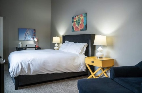 Davenport Apartment | Comfortable Downtown Studio