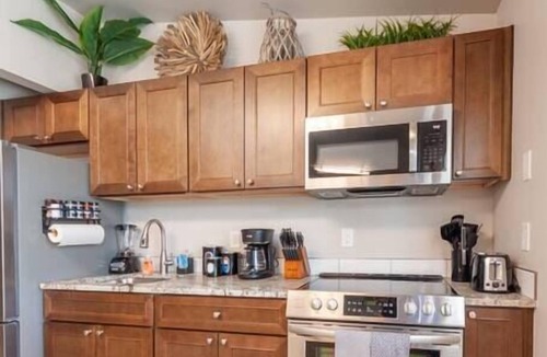 Valley House | Comfortable Duplex Unit - Beautiful Lake Views!