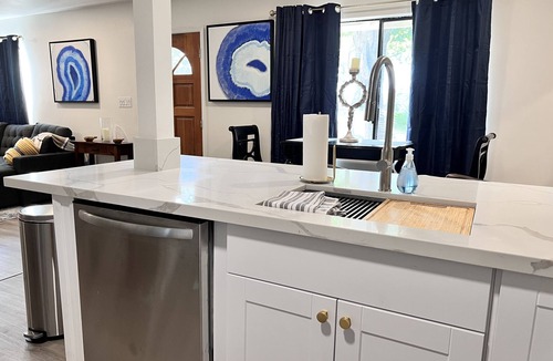 Arden-Arcade House | Comfortable elegance - Minutes to shopping