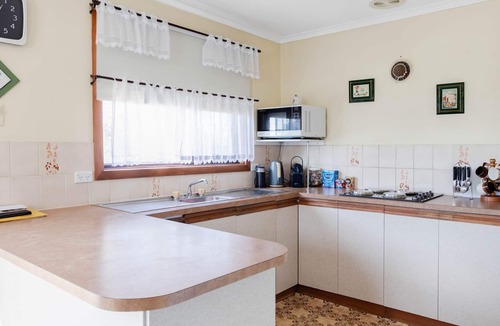 Encounter Bay House | Comfortable Elevated Holiday Home