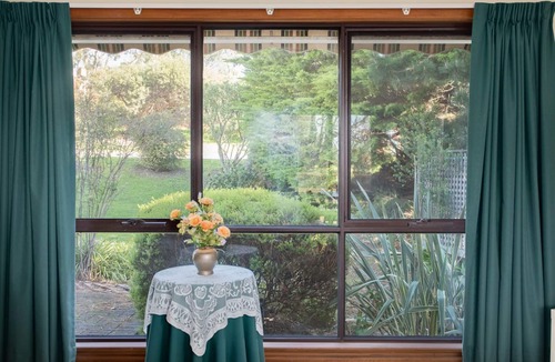 Encounter Bay House | Comfortable Elevated Holiday Home