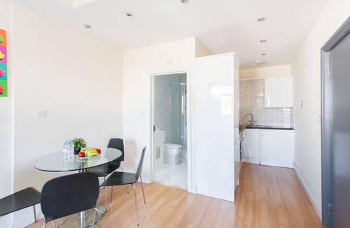 Kings Cross St. Pancras Apartment | Comfortable Entire Apartment - 3
