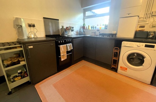 Easton House | Comfortable Escape in Vibrant Easton