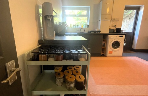 Easton House | Comfortable Escape in Vibrant Easton