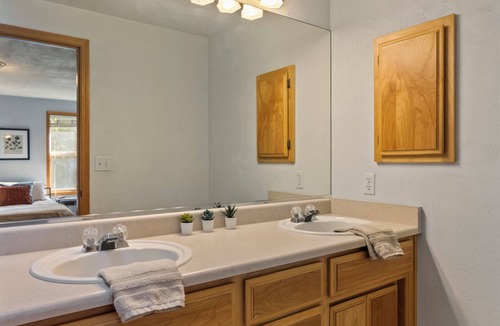 Central Point House | Comfortable family friendly HOME