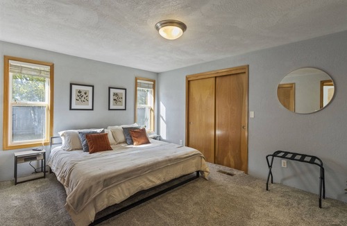 Central Point House | Comfortable family friendly HOME