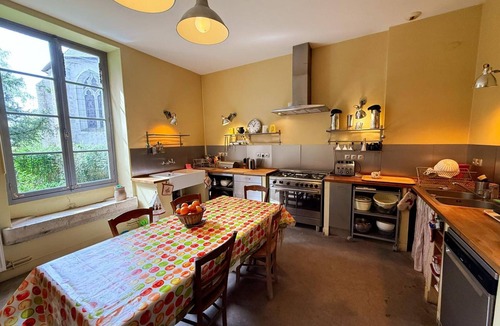 Marchenoir Cottage | Comfortable family castle with pets allowed