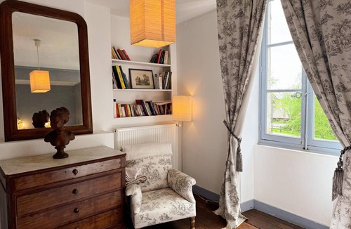 Marchenoir Cottage | Comfortable family castle with pets allowed