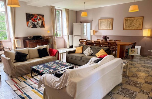 Marchenoir Cottage | Comfortable family castle with pets allowed