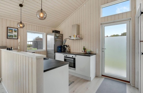 Lundby House | Comfortable, family-friendly cottage with sauna and sea view, a few meters from the beach.
