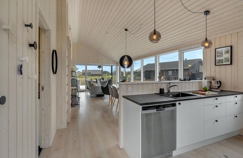 Lundby House | Comfortable, family-friendly cottage with sauna and sea view, a few meters from the beach.