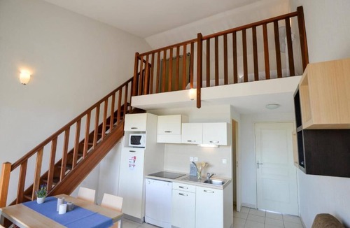 Azille Hotel | Comfortable Family Units with Kitchenettes & Seasonal Pool Access