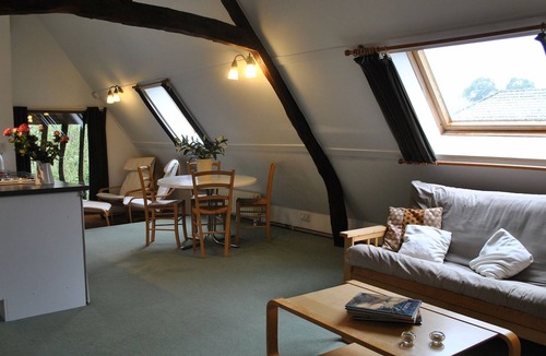 Lammerville Hotel | Comfortable Farmhouse Set In Beautiful Gardens