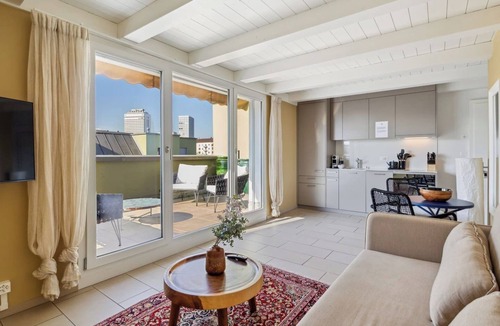 Oerlikon Apartment | Comfortable Flat with Terrace in Zurich (401-16)