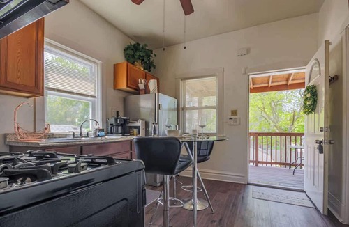 Forest Park Apartment | Comfortable Forest Park One-Bedroom Apartment