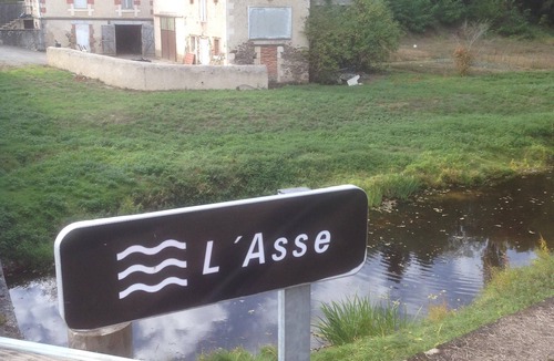 Brigueil-le-Chantre House | Comfortable, Spacious Gite with pool