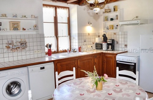 Channay-sur-Lathan Cottage | Comfortable cottage with large private garden and WIFI