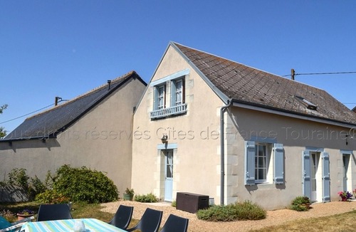 Channay-sur-Lathan Cottage | Comfortable cottage with large private garden and WIFI