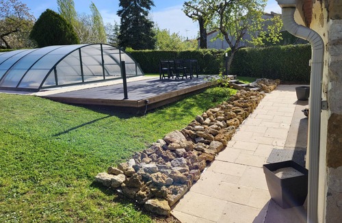 La Chapelle-Themer House | Comfortable gîte + heated pool all year round-Book at O'gite85