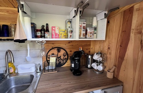 La Roque-sur-Pernes Cabin | Comfortable yurt in Provence with Jacuzzi and private garden