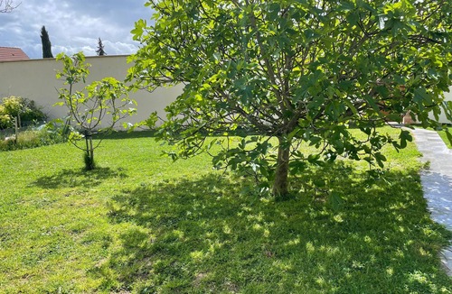 La Suze-sur-Sarthe Cottage | Comfortable lodging with pool, parking, and Wi-Fi in La Suze-sur-Sarthe