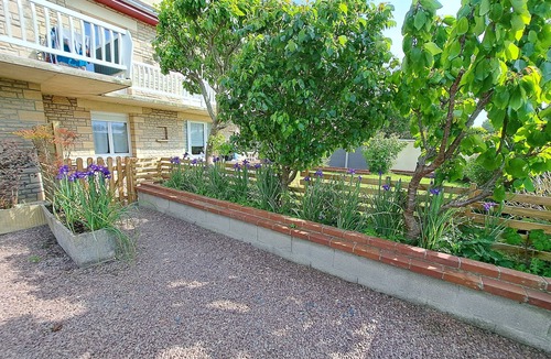 Coeur de Nacre Apartment | Comfortable apartment in villa with garden 350 m from beach and shops