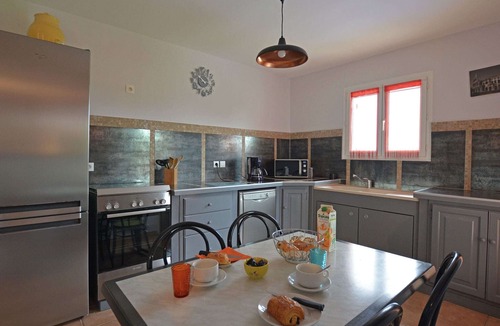 Saint-Victor-de-Malcap Villa | Comfortable villa with swimming pool