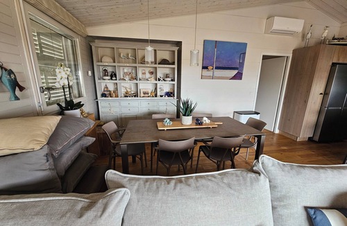 Gruissan Plage Ski Chalet | Comfortable, fully-equipped seafront chalet for summer and winter enjoyment