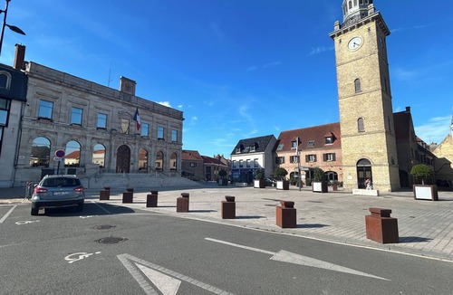 Petit-Fort-Philippe Apartment | Comfortable, fully furnished 2-bedroom rental in a great location in Gravelines.