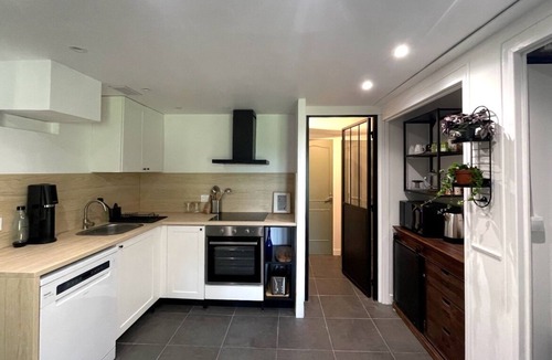 Suce-sur-Erdre Condo | Comfortable gîte, spacious garden with swimming pool, close to the Erdre river.