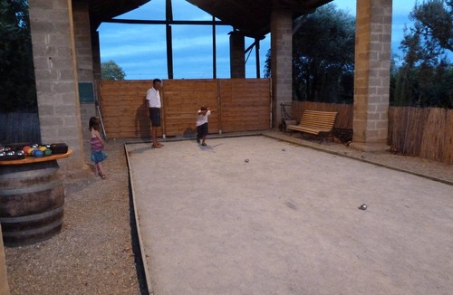 Douzens House | Comfortable gite in wine domaine with shared pool, games barn & petanque court