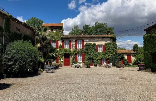 Douzens House | Comfortable gite in wine domaine with shared pool, games barn & petanque court