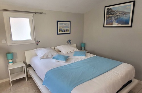 Reynes Bed & Breakfast | Comfortable guest room with terrace, large swimming pool (+ kitchen)