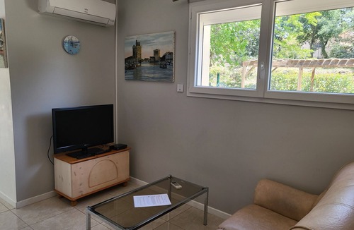 Reynes Bed & Breakfast | Comfortable guest room with terrace, large swimming pool (+ kitchen)