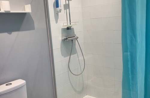 Reynes Bed & Breakfast | Comfortable guest room with terrace, large swimming pool (+ kitchen)