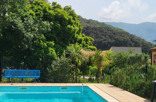 Reynes Bed & Breakfast | Comfortable guest room with terrace, large swimming pool (+ kitchen)