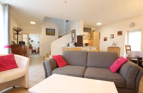 Les Loges-Marchis Cottage | Comfortable house with fireplace and garden in Normandy