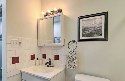 Hartford Apartment | Comfortable Hartford Apartment Near Downtown!