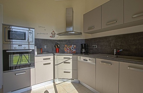 Sainte-Honorine-des-Pertes House | Comfortable holiday home with garden