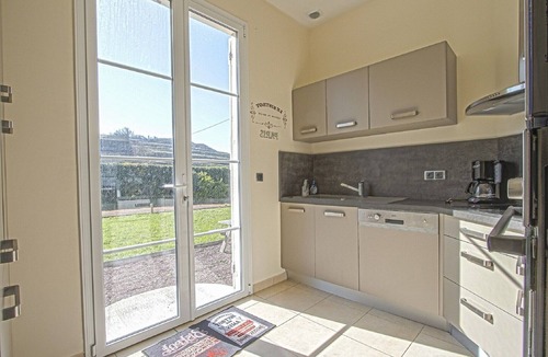 Sainte-Honorine-des-Pertes House | Comfortable holiday home with garden