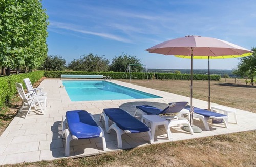 Montrichard House | Comfortable holiday home with swimming pool