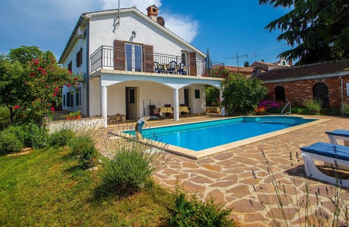 Baserinka Cottage | Comfortable holiday house with sea view and beautiful large yard