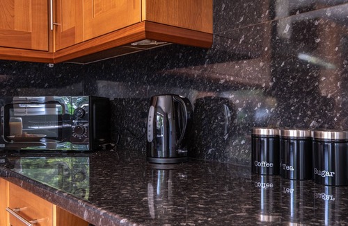 Wootton House | Comfortable Home away from Home with FREE Parking