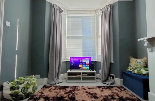 Gillingham House | Comfortable home away from home