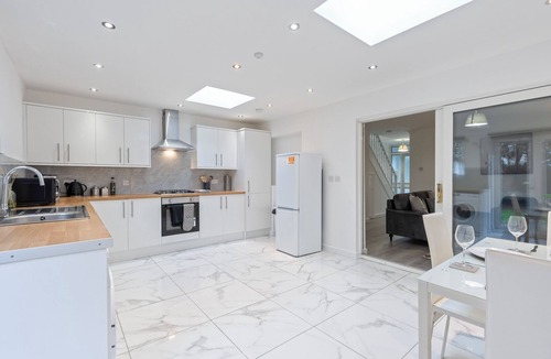 Little Holland House | Comfortable Home Away From Home